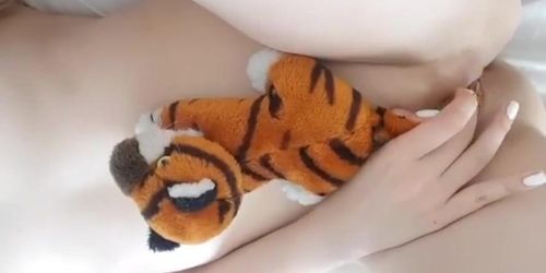 Homemade girl masturbate with toy