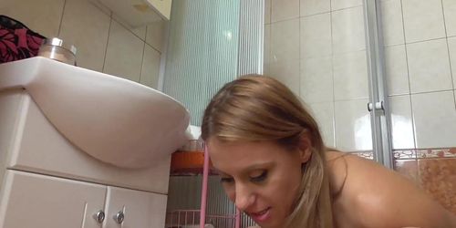 slave of princess nicole must pee drinking in bath