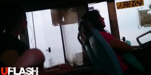 dickflash for teen on bus - Tnaflix.com