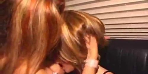 500px x 250px - Drunk Friends Have Their First Lesbian Experience - Tnaflix.com
