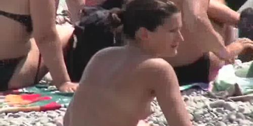Candid Girls - Video - Mac Beach - 2