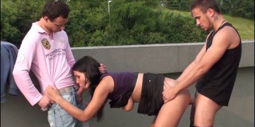 PUBLICBANGING - Ado aux gros seins dans la rue Orgie de gangbang sexe PUBLIC PARTIE 2