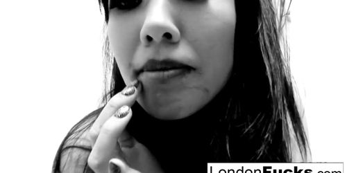 Horny London Gets Fingered (London Keyes)