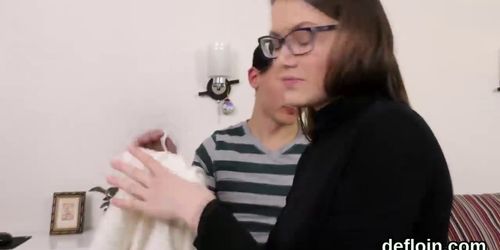 Sultry teenie spreads wet crack and loses virginity