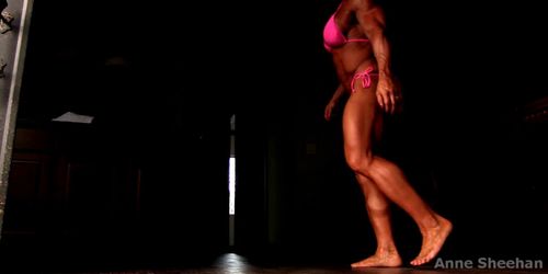 Sexy built MILF Anne flexes her jacked, shredded physique