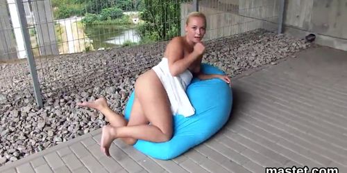 Horny czech teen gapes her narrow slit to the bizarre