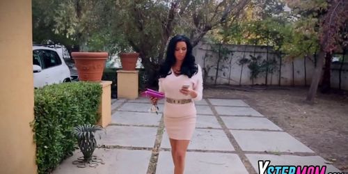 Slutty stepmom Veronica Avluv will teach young slut Natasha how to ride a dick (Natasha White)
