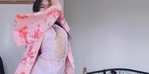 Asian girls sexy dance at home kimono Chinese Japanese Korean 