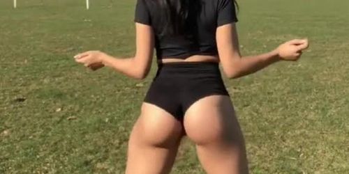 BIG ASS TEEN playing soccer JIGGLING BIG BOOTY