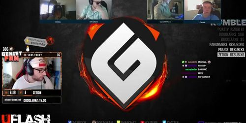 Girl on Twitch live stream accidentally naked