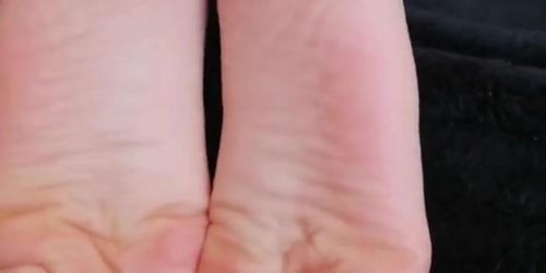 Goddess Latina Feet Joi Pink Soles Wrinkled