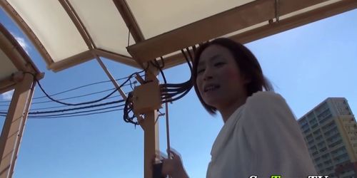 Japanese ho flashes tits