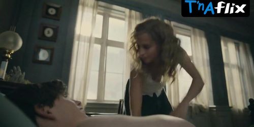 Alicia Vikander Sexy Scene  in The Danish Girl