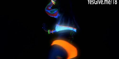 Carter Cruise glow in the dark dancing