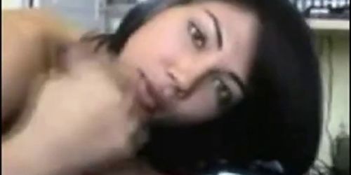 Pretty Filipina gives oral foreplay