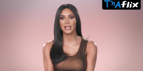 Kim Kardashian West Sexy Scene  in Keeping Up With The Kardashians