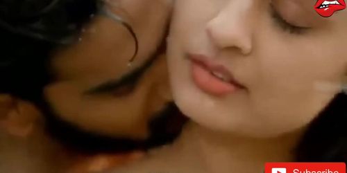 Kareena Kapoor romantic kissing