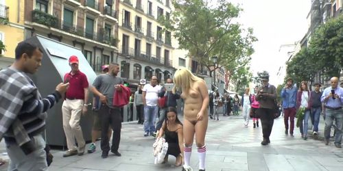 Blonde slave naked crawl in public (Mitsuki Sweet)