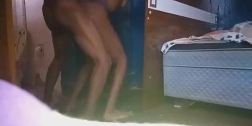 Mulata gostosa gemendo e gozando
