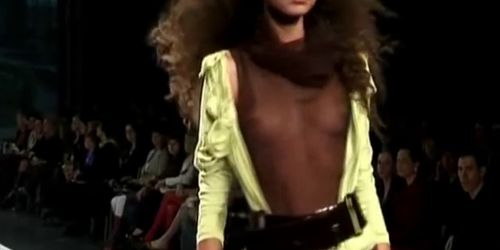 downblouse fashion show