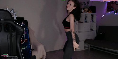 Russian streamer twerks