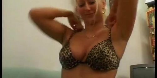 saftig Deutsch Amateur blonde fucking auf der Couch