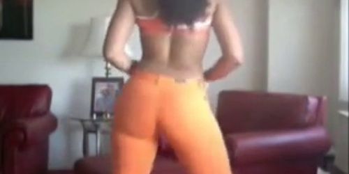 Ebony Girl Shaking Her Ass - วิดีโอ 1