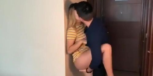Cola enorme en el elevador