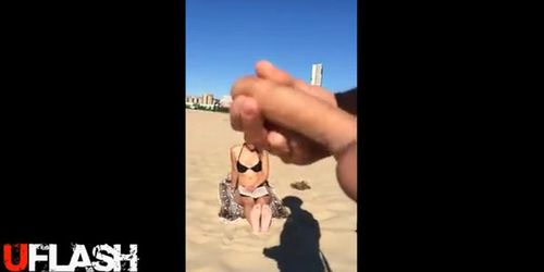 Dickflash for girl at beach