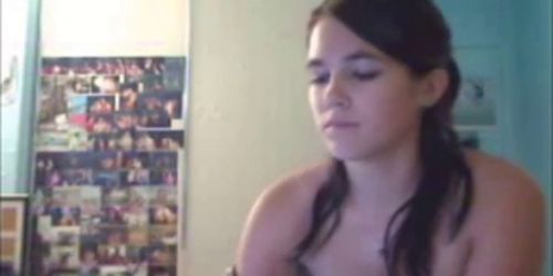 Brunette teen jills off in dorm room - video 1