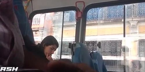 Flash Teen on Bus - Tnaflix.com