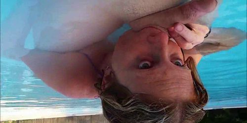 Teen gal sucking cock in the pool