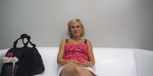 Tereza Plays With Pussy At The Casting