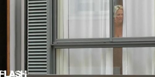 Cock Flasher Gets Flashed