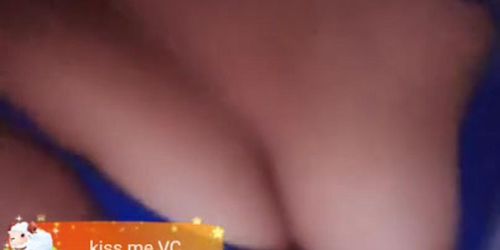 Sexy Pinay Showing Nip on Live Cam