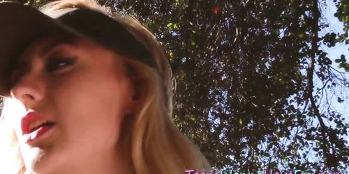 Amateur les tastes pussy - video 1