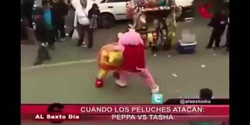 Peppa vs Tasha con música de Naruto de fondo:3