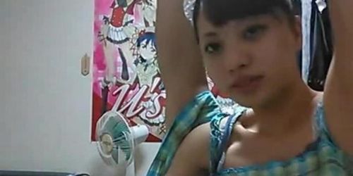 WebCam Jap girl showing muscles