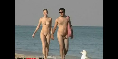 NUDIST VIDEO - Peeping at a hot nudist couple on the beach