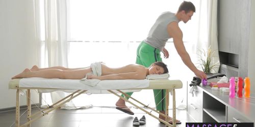 Russian client enjoyed full services by a massage professional (Fantina )