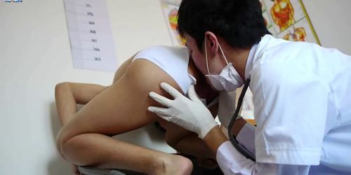 DOCTORTWINK - Asiatischer Junge erhält versaute medizinische rektale Untersuchung