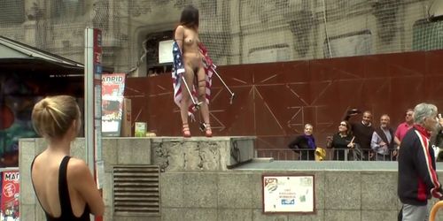 Naked American tourist in public outdoor (Juliette March)