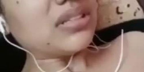 Indian girl masturbating in video chat 