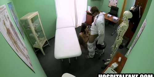 Petite amateur brunette babe fucked by her doctor