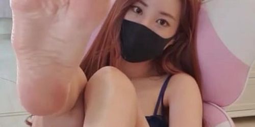 South Korean D-cup female anchor bj game masturbation episode 4