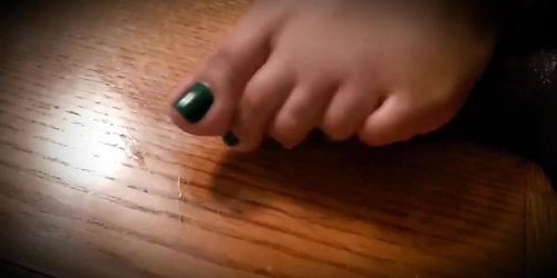 Trample/Reverse Footjob sexy green toes 