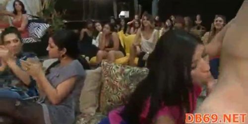 Yong girls doing blow job - video 10