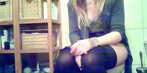 Mdchen auf Toiletten - Sexy Blonde Muschi Frontal - video 1