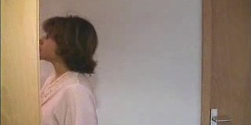 Horny wife seduces the repairman - Rayra - Tnaflix.com