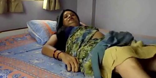 DESI HOUSEWIFE SHOWING SHAVED PUSSY AND FINGERING - video 1